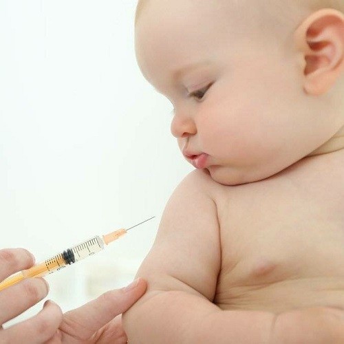 Топ-10 причин делать прививки своим детям